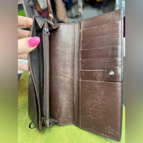 Authentic GUCCI wallet - Picture 8 of 11